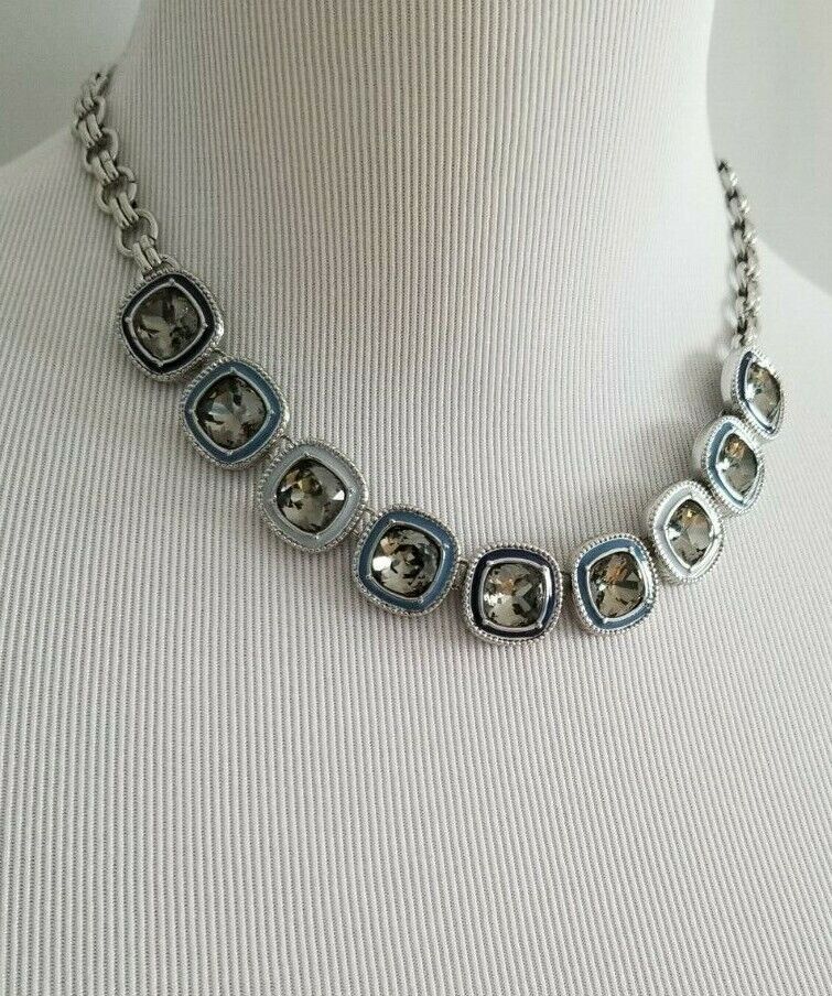 WHITE HOUSE BLACK MARKET STATION NECKLACE