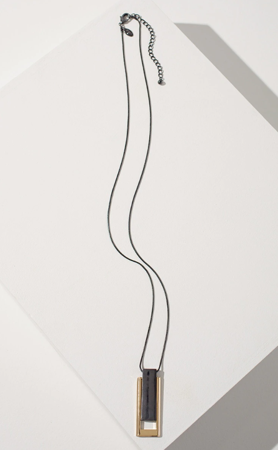 CHICO'S LONG ADJUSTABLE PENDANT NECKLACE