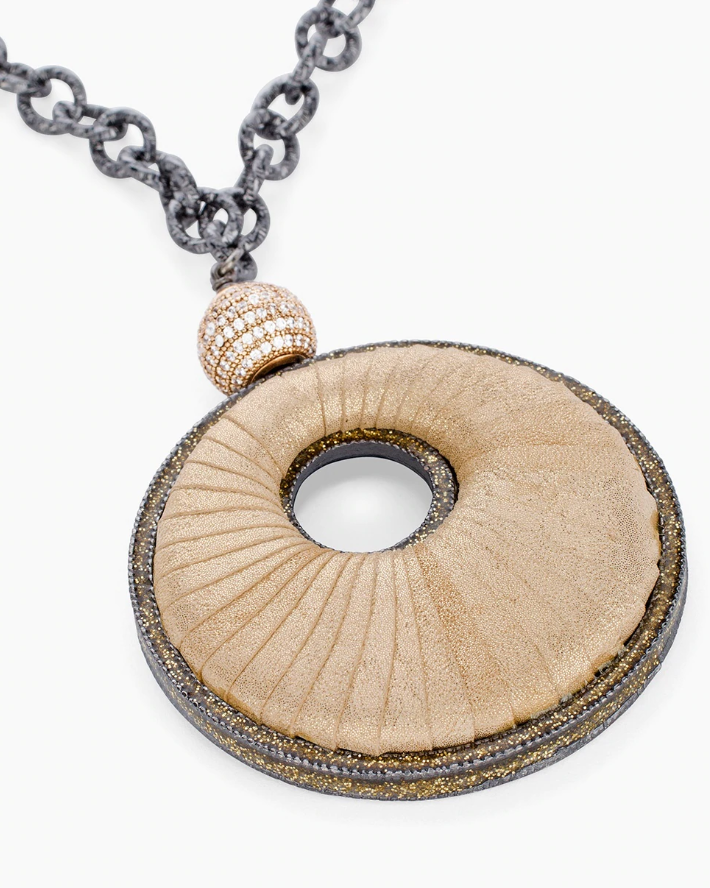 CHICO'S SHORT REVERSIBLE BLUE-NEUTRAL PENDANT NECKLACE