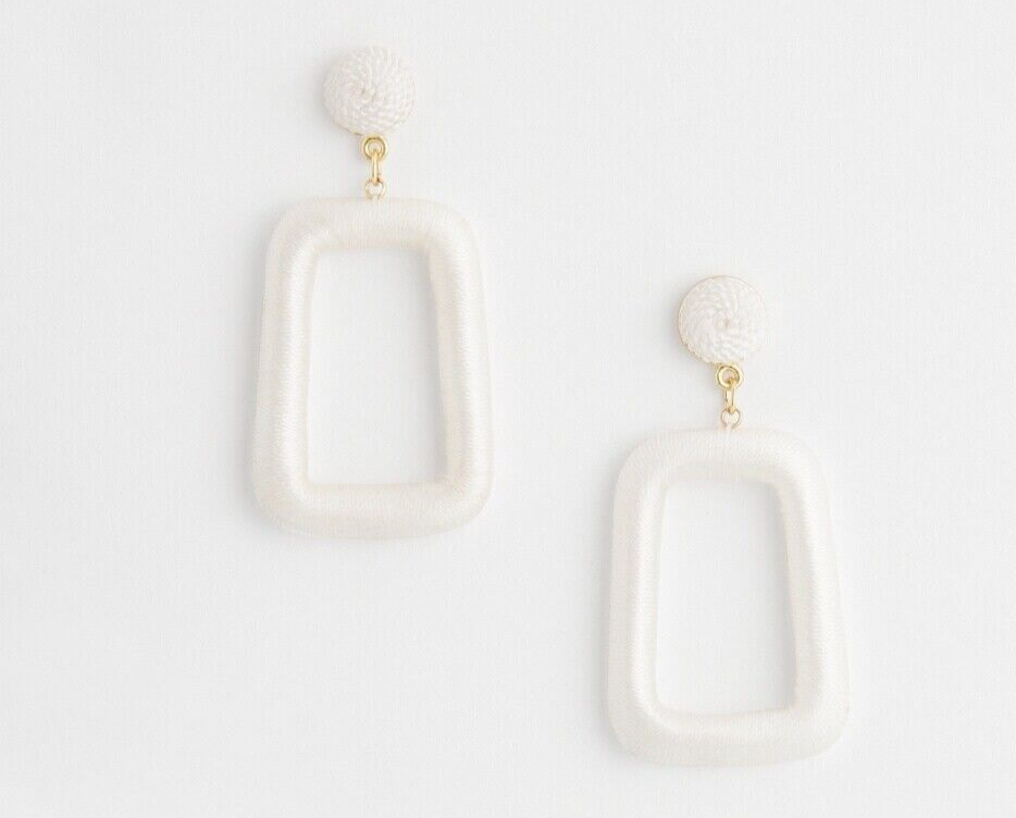 CHICO'S NO DROOP WHITE SQAURE HOOPS EARRINGS