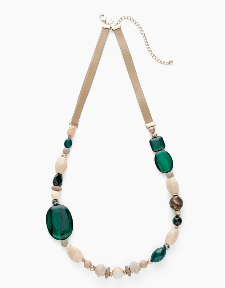 CHICO'S GREEN SINGLE-STRAND PENDANT NECKLACE