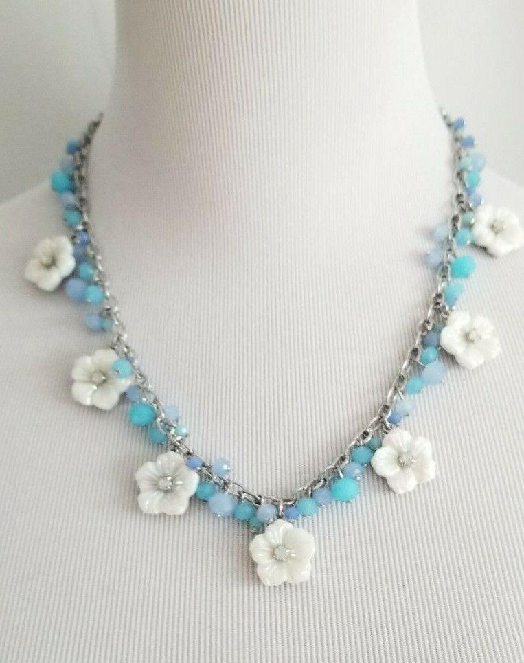 TALBOTS CARVED FLOWER STATEMENT NECKLACE