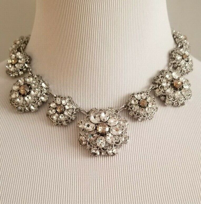 TALBOTS CRYSTAL CLUSTERS NECKLACE