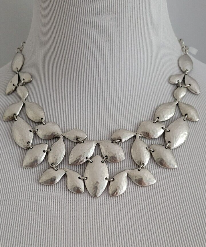 CHICO' S LEAF BIB NECKLACE