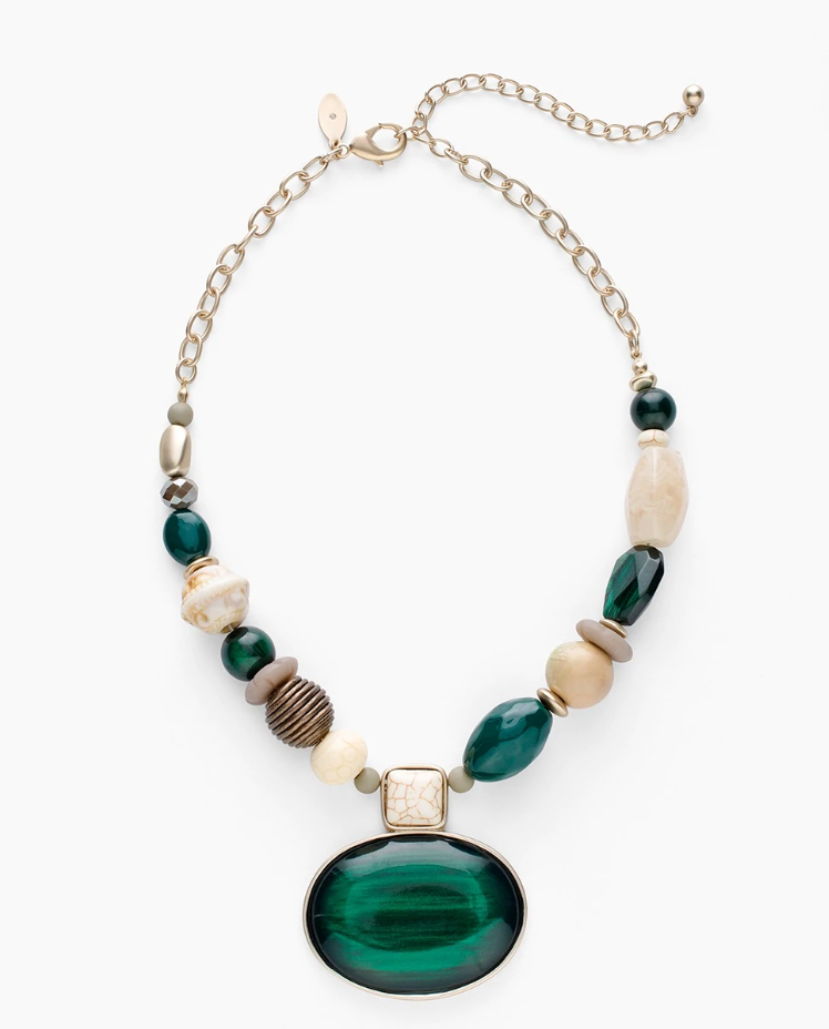 CHICO'S SHORT GREEN PENDANT NECKLACE