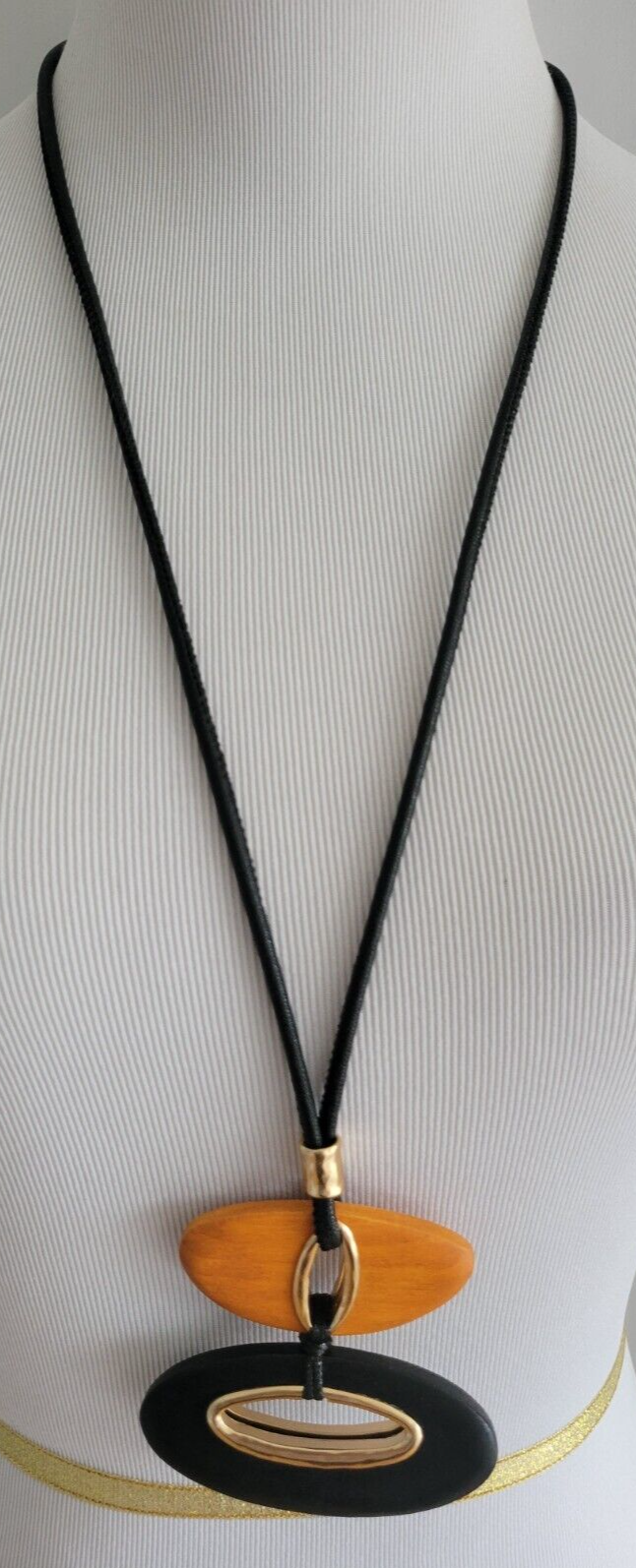 CHICO' S ADJUSTABLE PENDANT NECKLACE