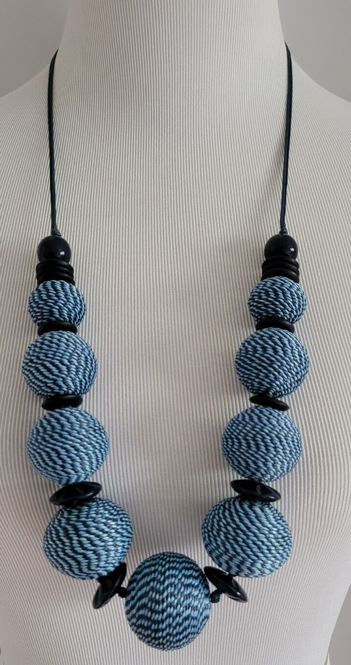 CHICO' S ADJUSTABLE SINGLE STRAND NECKLACE