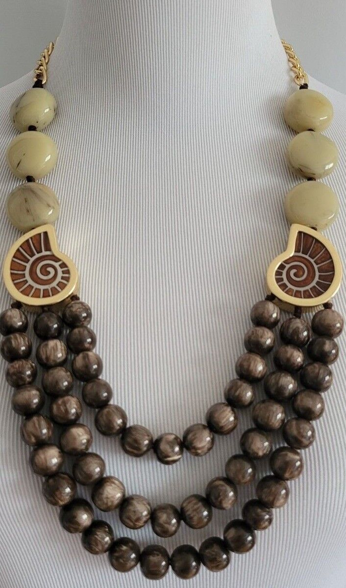 CHICO'S BEADED SHORT NECKLACE