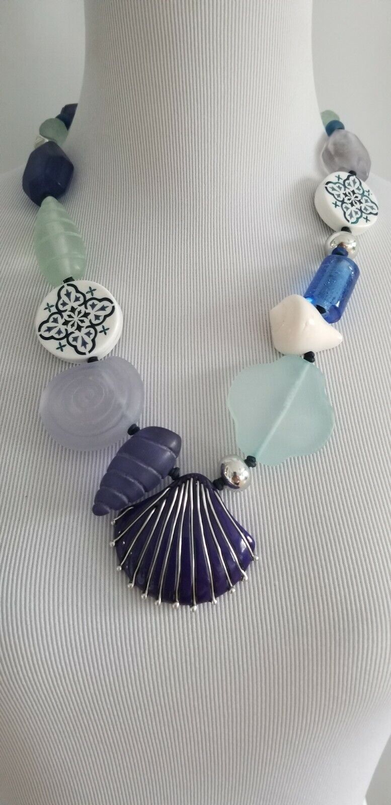CHICO'S COBALT AND AQUA BIB NECKLACE