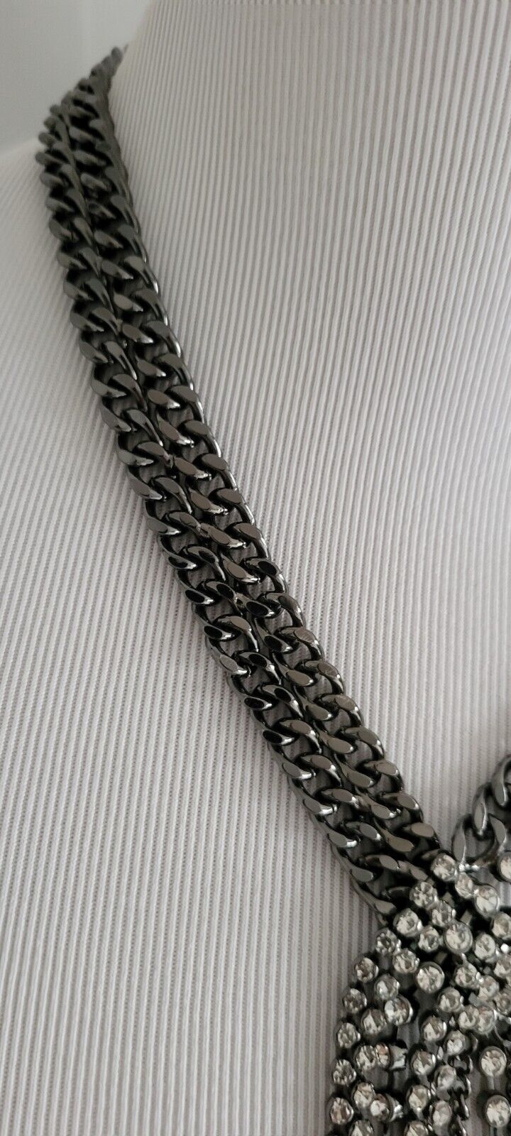 CHICO'S BLACK NECKLACE