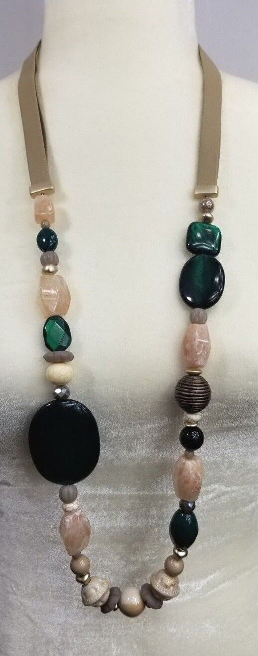 CHICO'S GREEN SINGLE-STRAND PENDANT NECKLACE