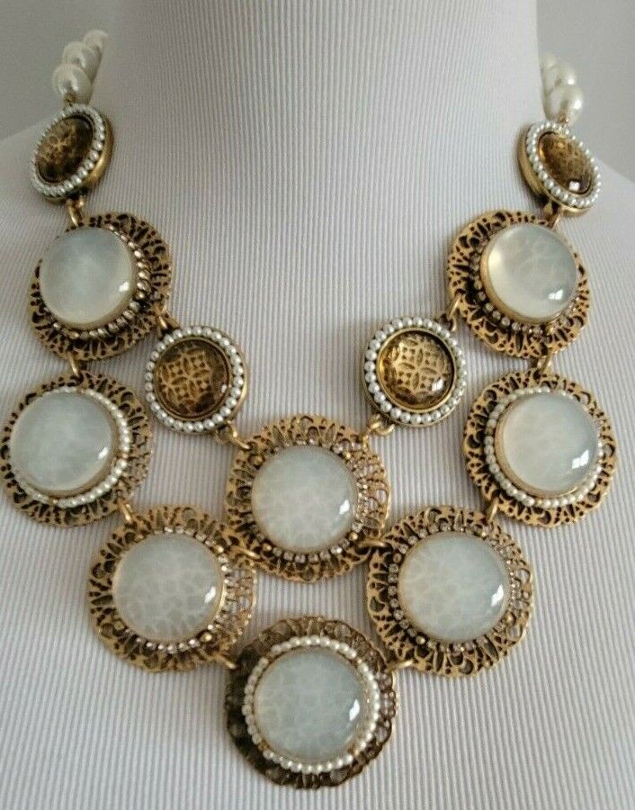 CHICO'S FAUX PEARL BIB NECKLACE