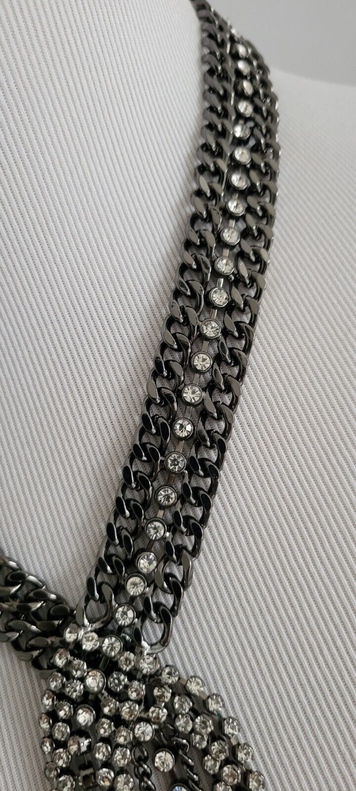 CHICO'S BLACK NECKLACE