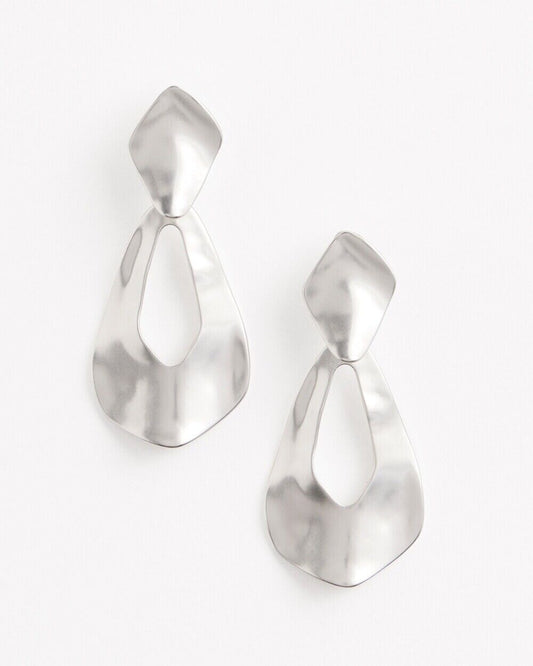 CHICO'S NO DROOP HAMMERED SILVER TONE DEARDROP EARRINGS