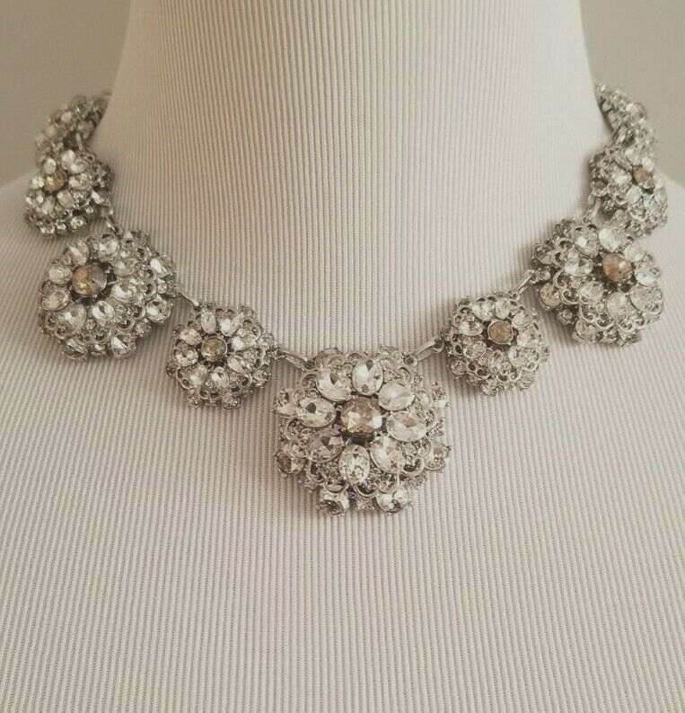 TALBOTS CRYSTAL CLUSTERS NECKLACE