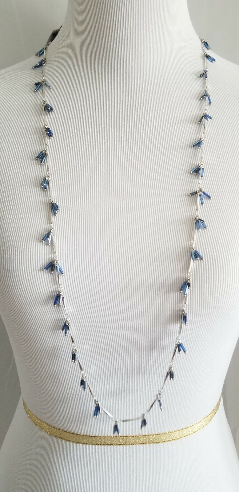 CHICO'S BLUE SINGLE-STRAND NECKLACE