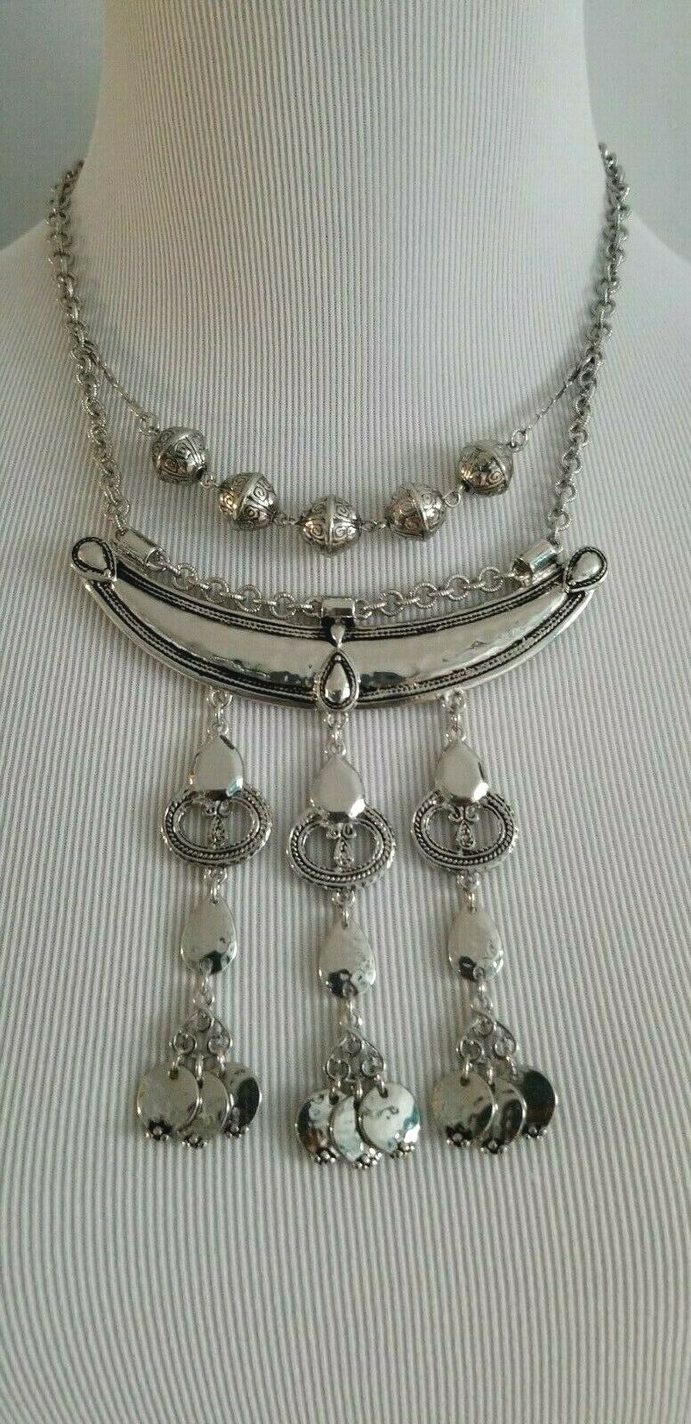 CHICO'S SILVER METAL HAMMERED BIB NECKLACE