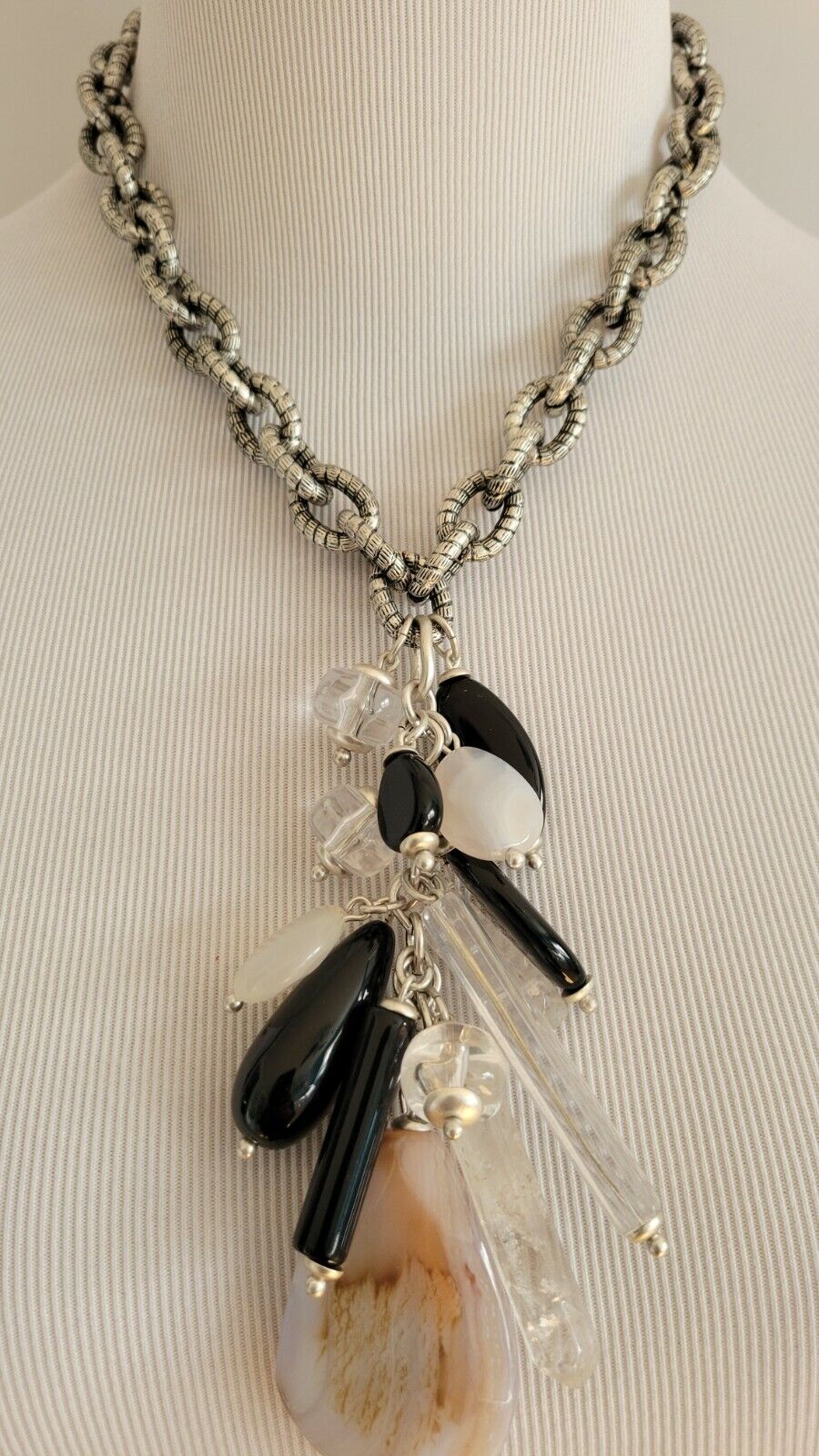CHICO'S BLACK AND WHITE PENDANT NECKLACE