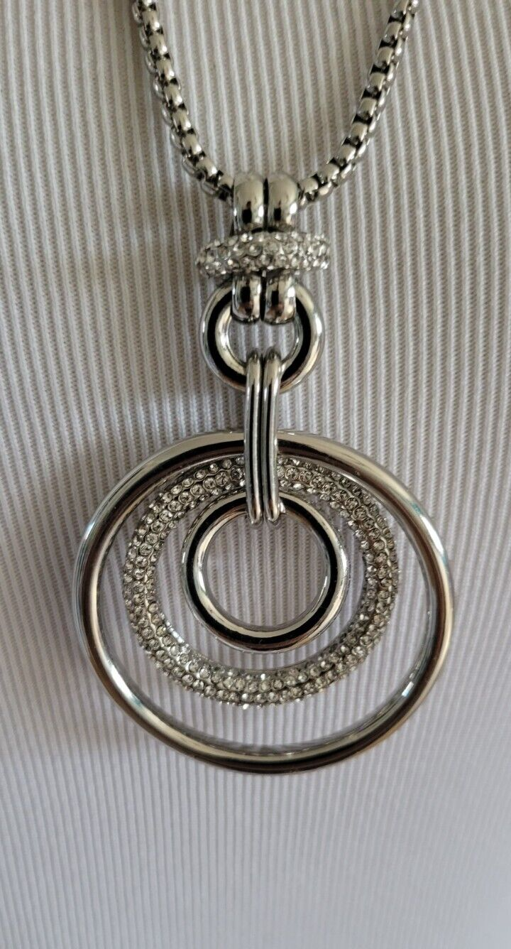 CHICO'S ADJUSTABLE SILVER TONE PENDANT NECKLACE