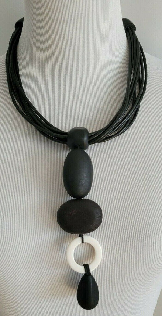 CHICO'S WOOD BEAD PENDANT NECKLACE