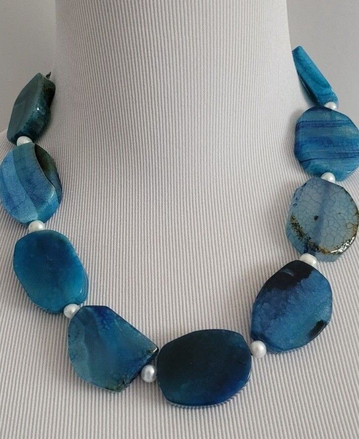 CHICO'S NAVY SHELL AGATE BIB NECKLACE