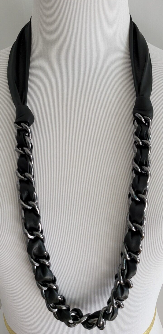 CHICO' S FAUX LEATHER SINGLE STRAND NECKLACE
