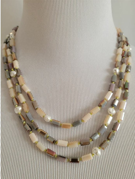 CHICO'S NEUTRAL SHORT MULTI-STRAND NECKLACE
