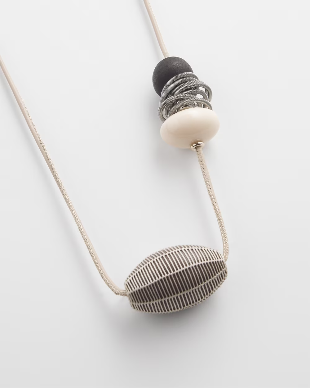 CHICO'S ADJUSTABLE PENDANT NECKLACE