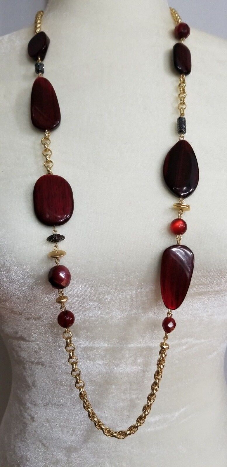 CHICO'S RED AND GOLD-TONE SINGLE-STRAND NECKLACE