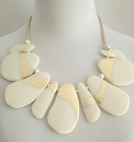 CHICO'S FOIL BIB NECKLACE