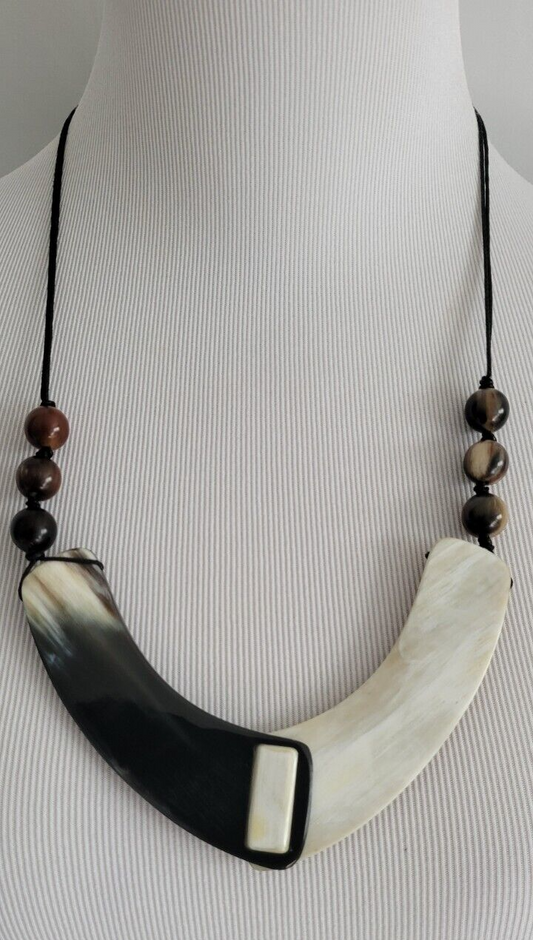 CHICO' S HORN BIB NECKLACE