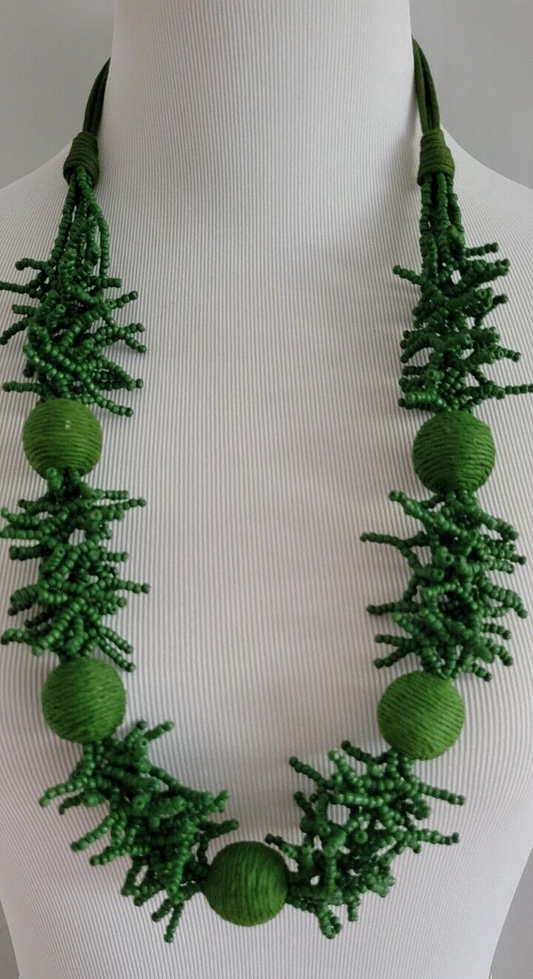 CHICO' S GREEN SEED BEAD ADJUSTABLE NECKLACE