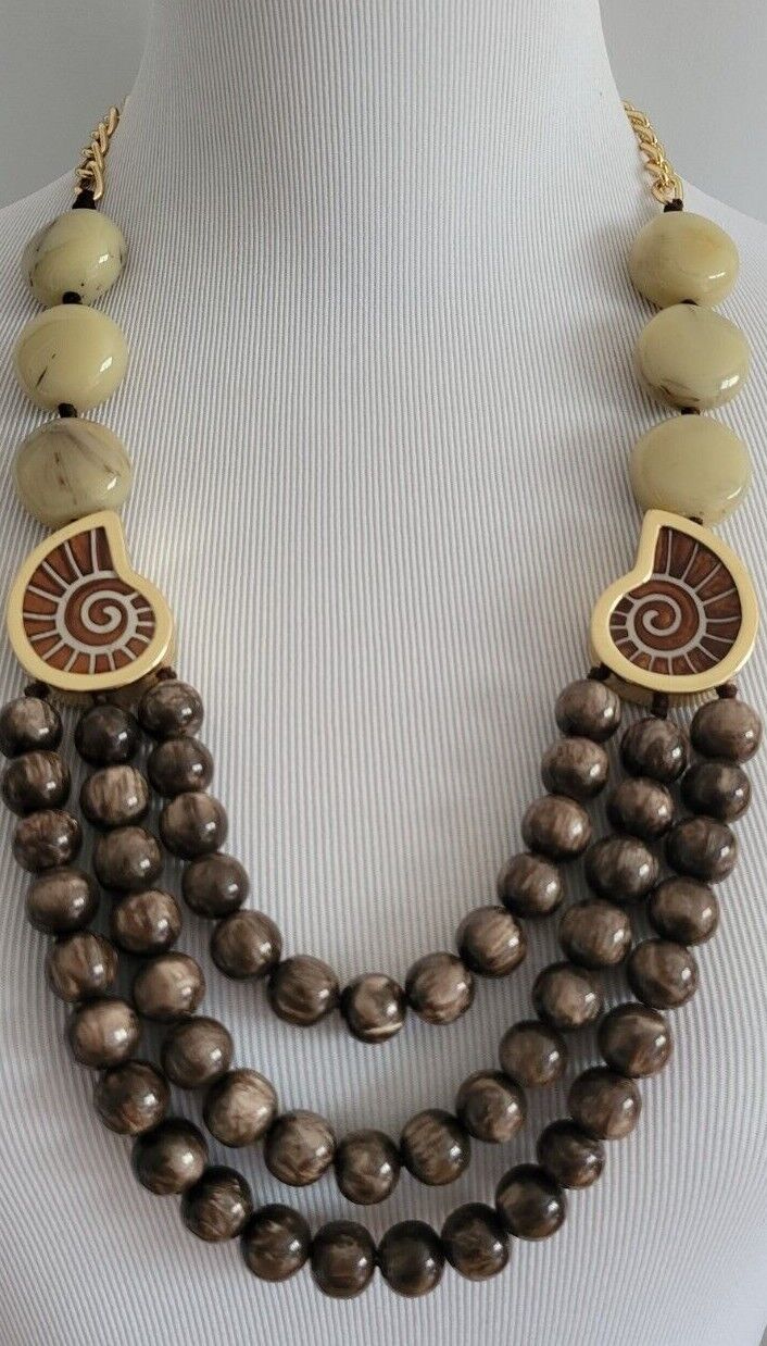 CHICO'S BEADED SHORT NECKLACE