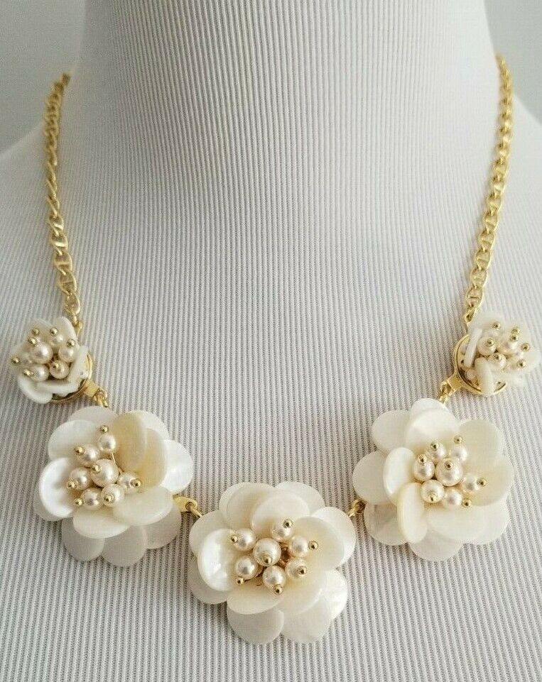TALBOTS POSY NECKLACE