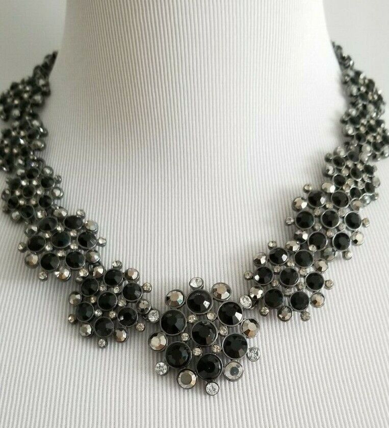 WHITE HOUSE BLACK MARKET BLACK STATEMENT NECKLACE