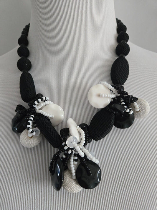 CHICO'S RESIN BIB NECKLACE