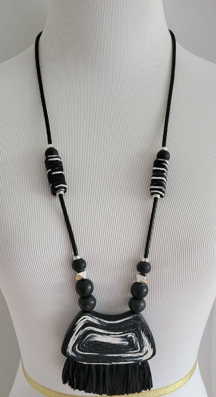 CHICO' S RAFFIA PENDANT NECKLACE