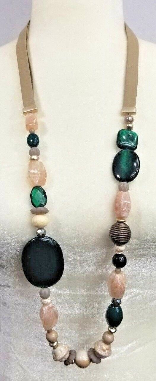 CHICO'S GREEN SINGLE-STRAND PENDANT NECKLACE