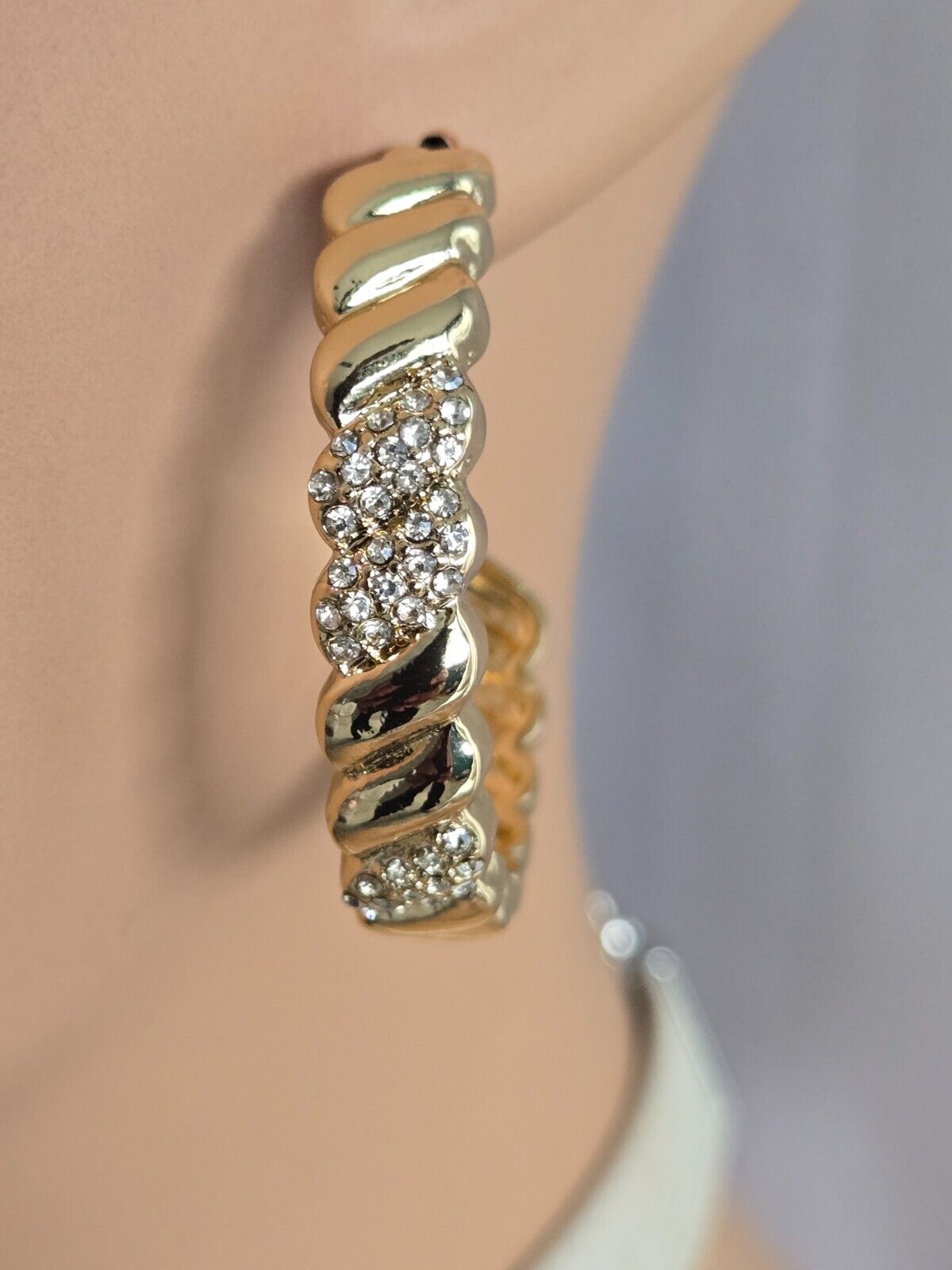 CHICO'S NO DROOP GOLD STONE HOOPS EARRINGS