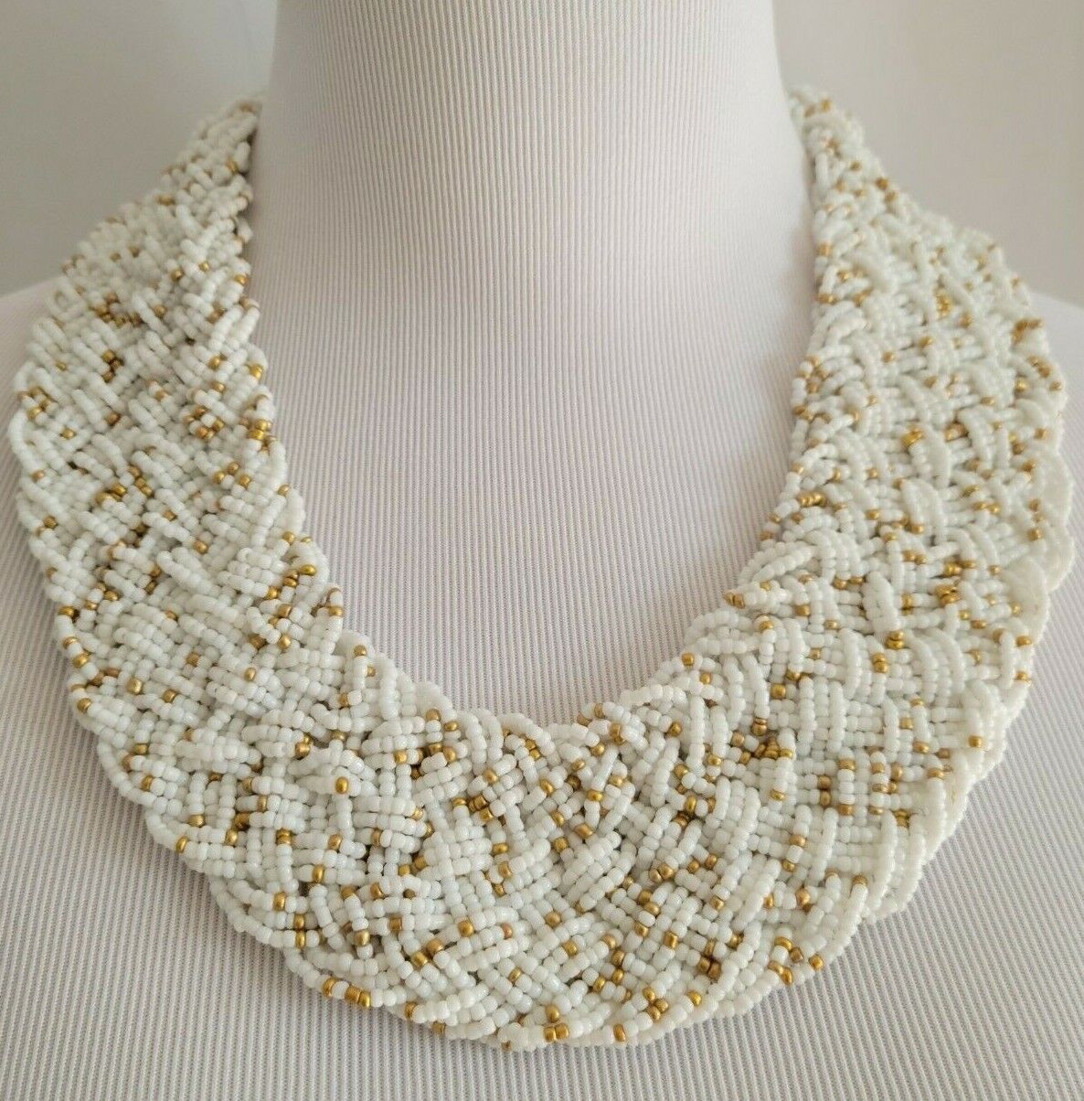 CHICO'S SUMMER WHITE BIB NECKLACE 