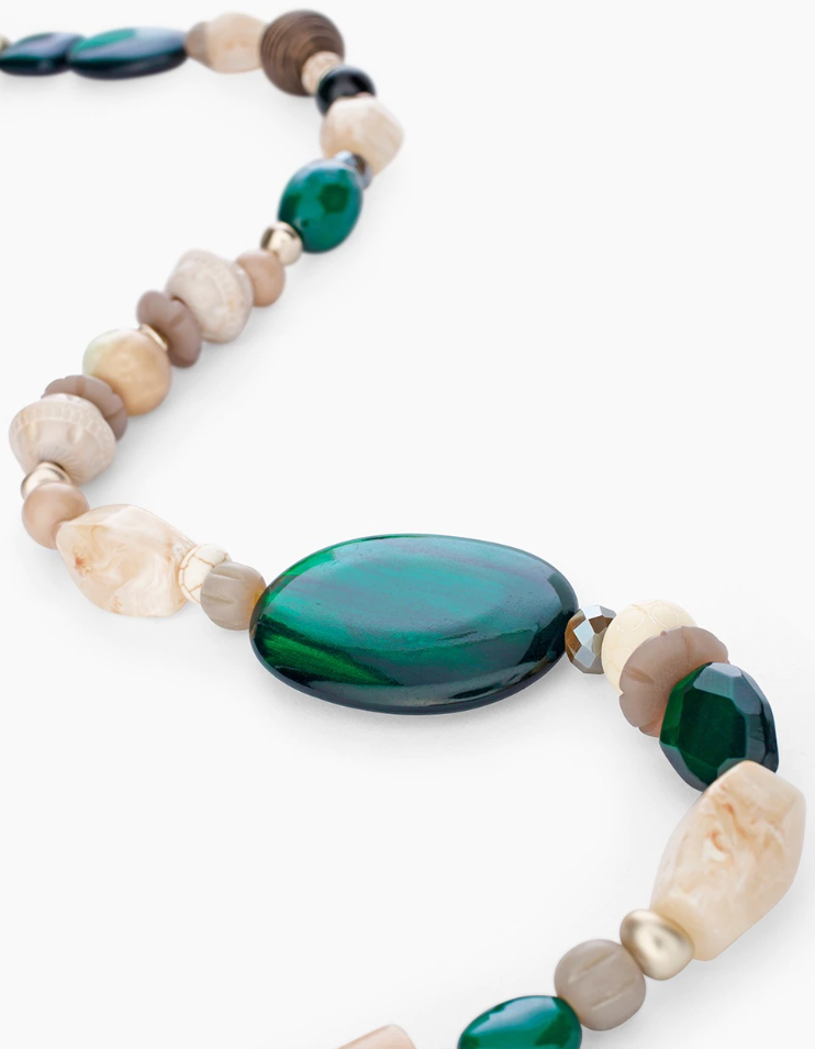 CHICO'S GREEN SINGLE-STRAND PENDANT NECKLACE