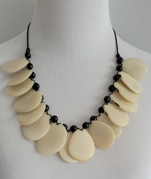 CHICO' S TAGUA ADJUSTABLE BIB NECKLACE
