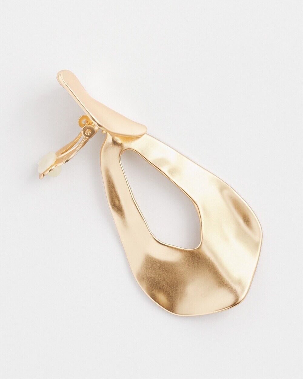 CHICO'S NO DROOP HAMMERED GOLD TONE TEARDROP CLIP EARRINGS
