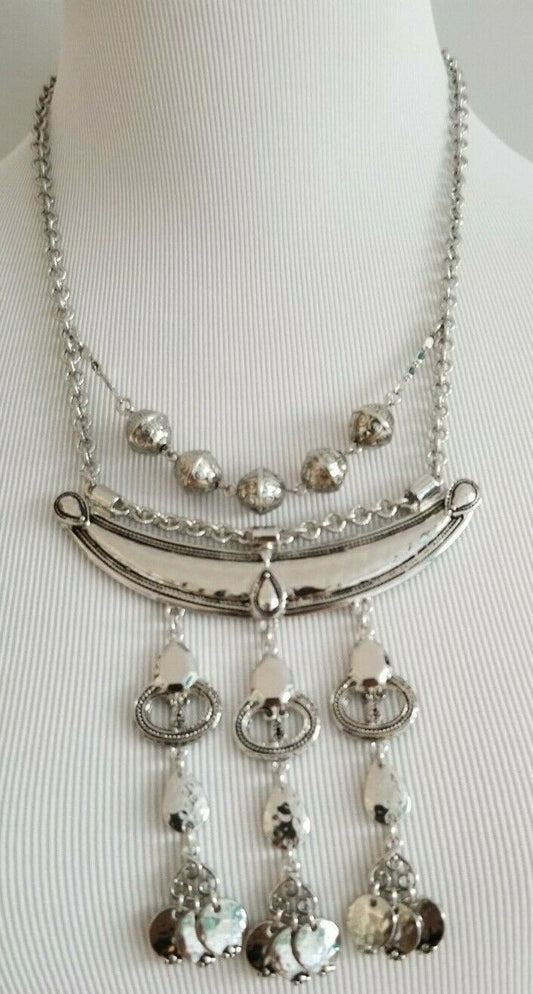CHICO'S SHORT SLEEK SILVER-TONE BIB NECKLACE