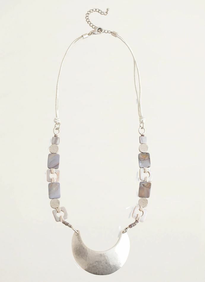 CHICO'S NEUTRAL SHELL AND SILVERTONE SINGLE-STRAND NECKLACE