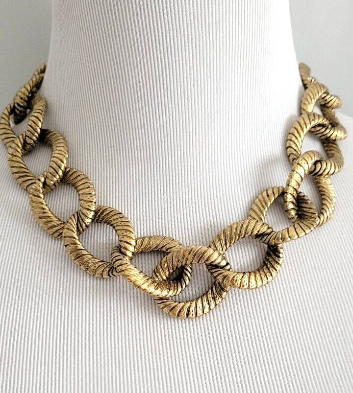 CHICO' S GOLD TONE BIB NECKLACE