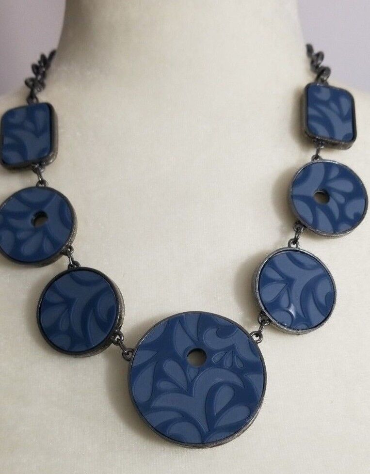 CHICO'S REVERSIBLE BLUE-NEUTRAL BIB NECKLACE