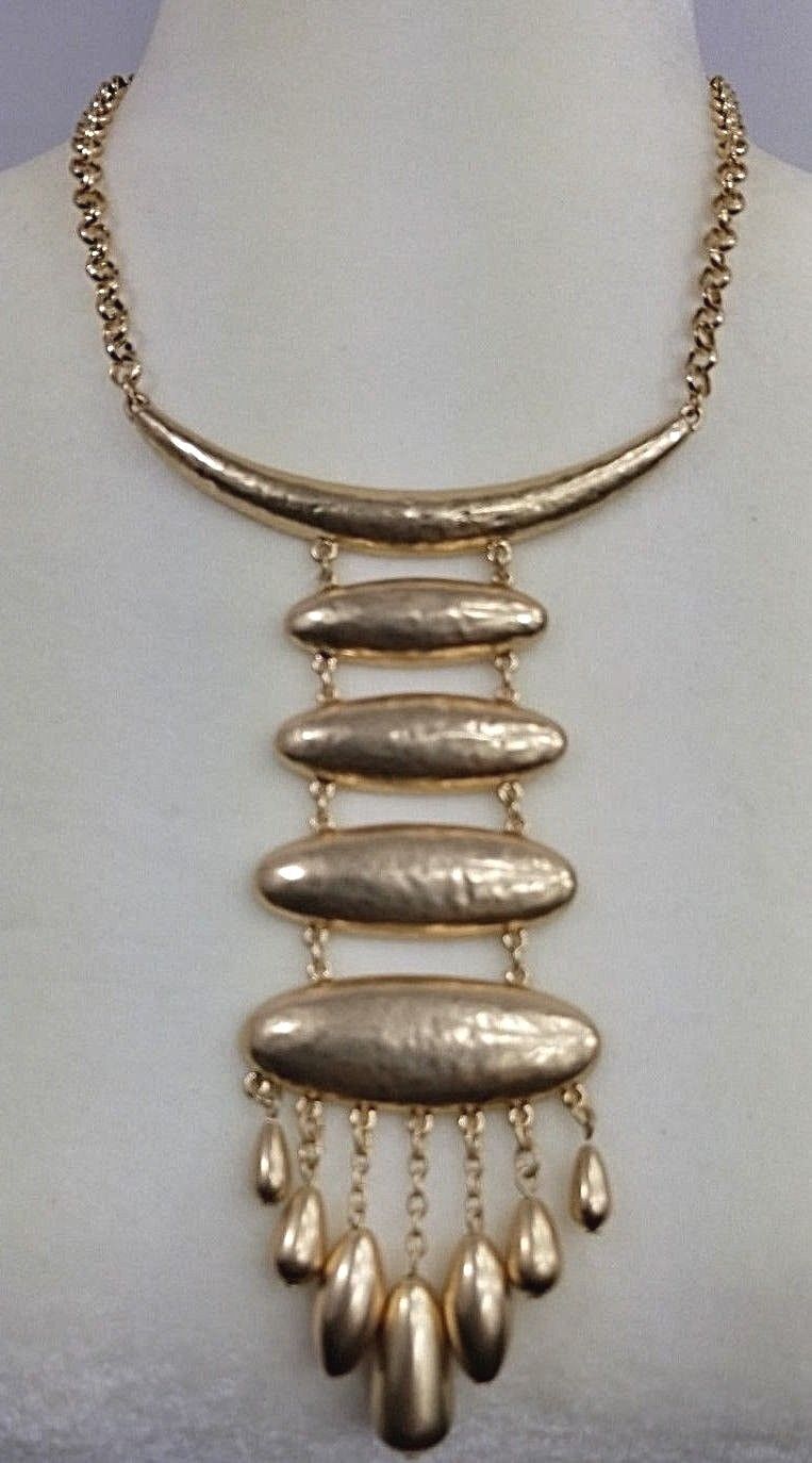 CHICO'S GOLD-TONE DOMED PENDANT NECKLACE