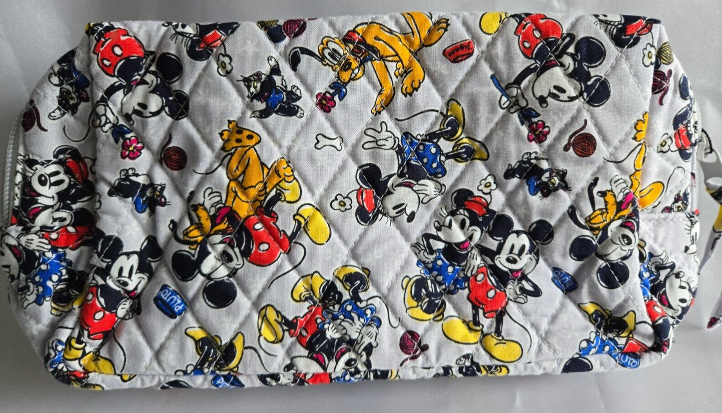 Vera Bradley Essential Medium Cosmetic, Mickey Mouse Family Fun Multi