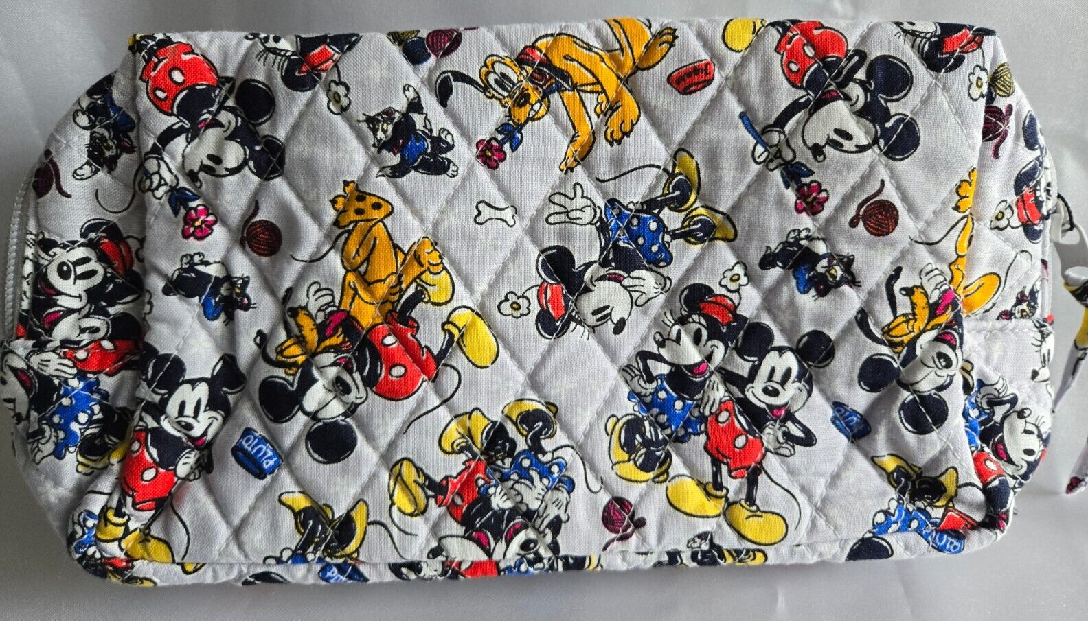 Vera Bradley Essential Medium Cosmetic, Mickey Mouse Family Fun Multi
